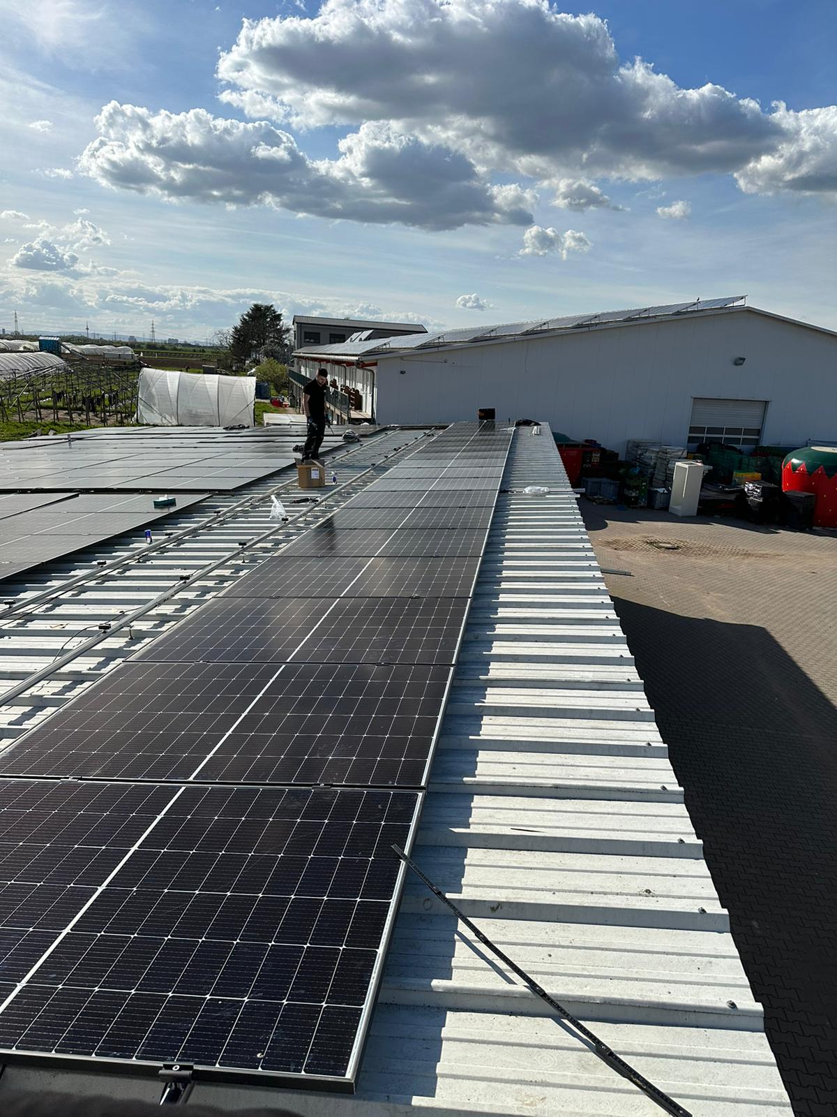 Mounting the module rows on a trapezoidal sheet roof